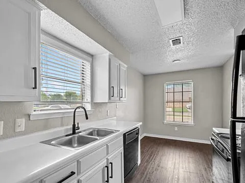 Kings Landing Apartments — Photo 40