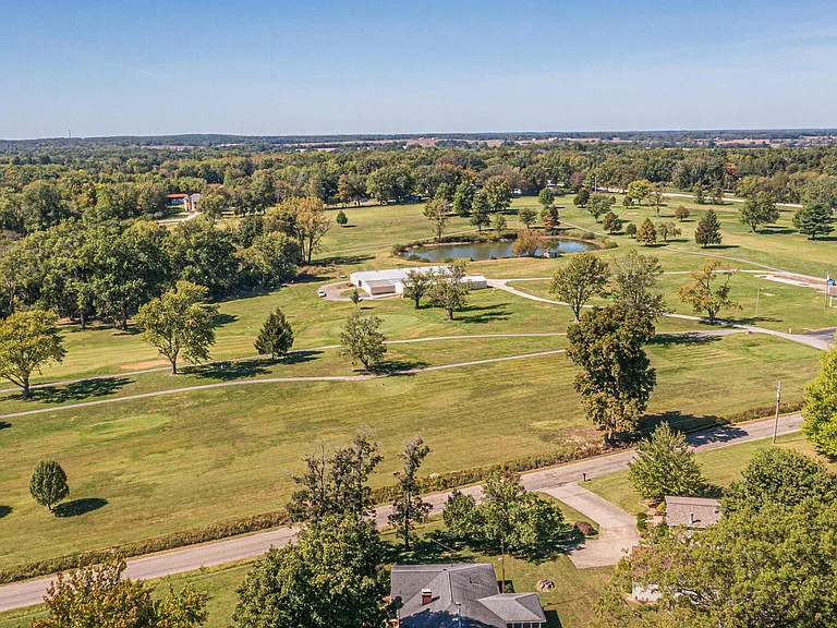 10760 Oak Blvd — Photo 41