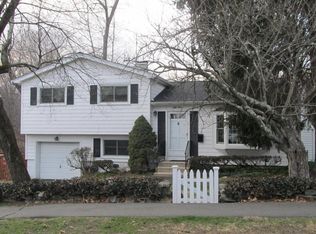 59 Mary Ln, Riverside, CT 06878