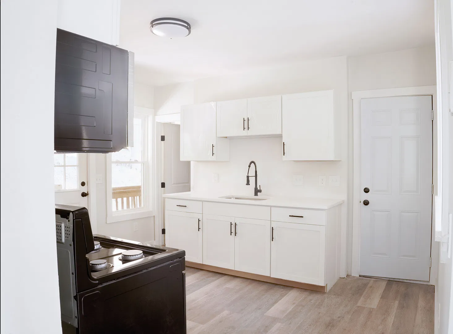 Fully Renovated Apartment Building Modern Upgrades Throughout — Photo 3