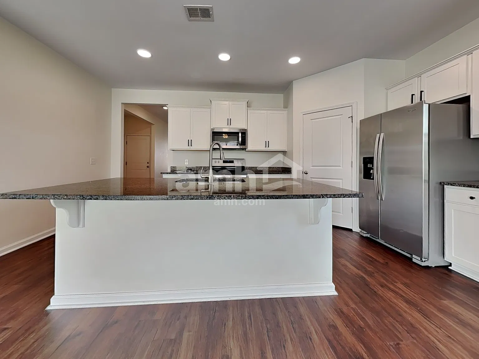 4 bed, 2.0 bath, 1862 sqft, $2,475 — Photo 4