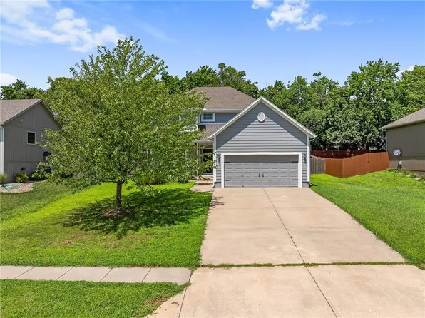 20496 W 220th Ter, Spring Hill, KS 66083