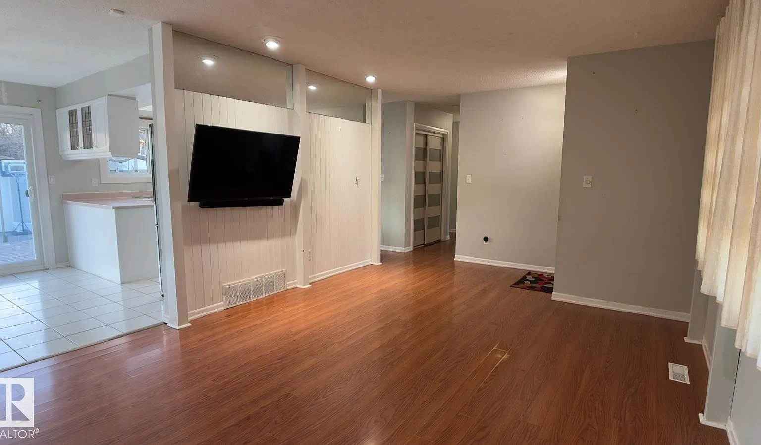 4 bed, 2.5 bath, 1070 sqft, $2,500 — Photo 2