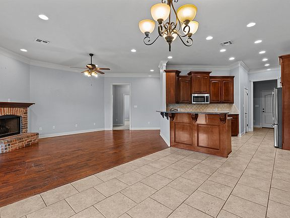 4th image of 395 Half Moon Ct