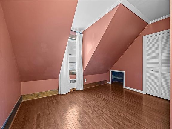 33rd image of 224 W Colonial Dr