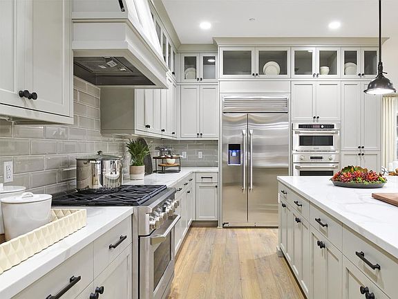 4th image of 3109 Mena Dr