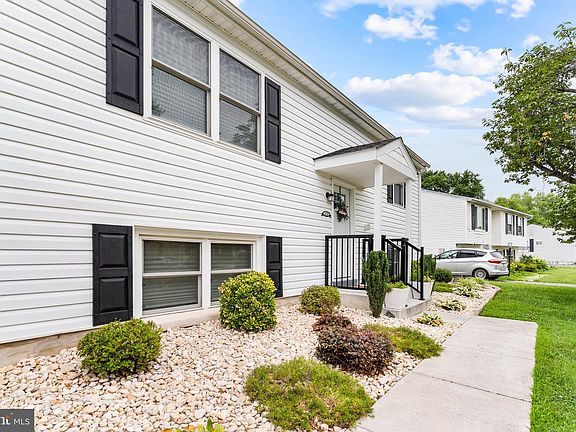 5th image of 111 Park Towne Dr