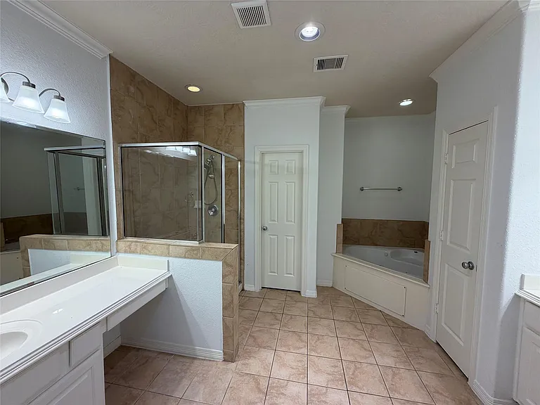 11602 Royal Oaks Xing — Photo 30