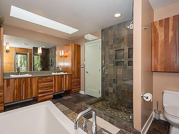 4th image of 1775 High Hollow Dr
