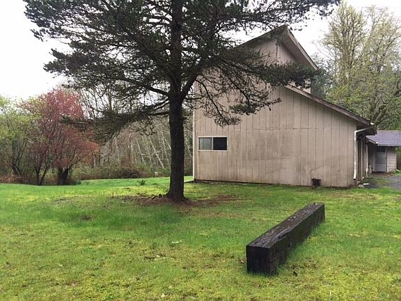 3rd image of 215 Broadway Ave