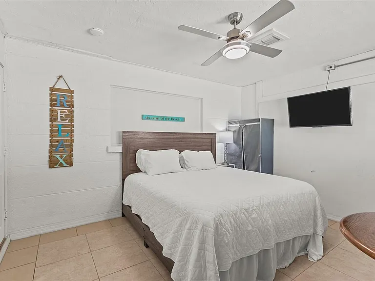 2082 Orchid St — Photo 8