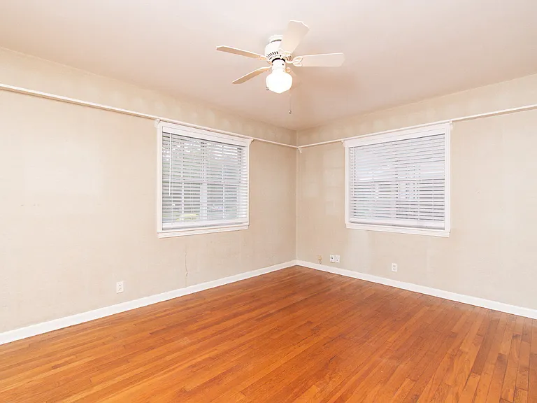 4510 Russell Dr — Photo 12