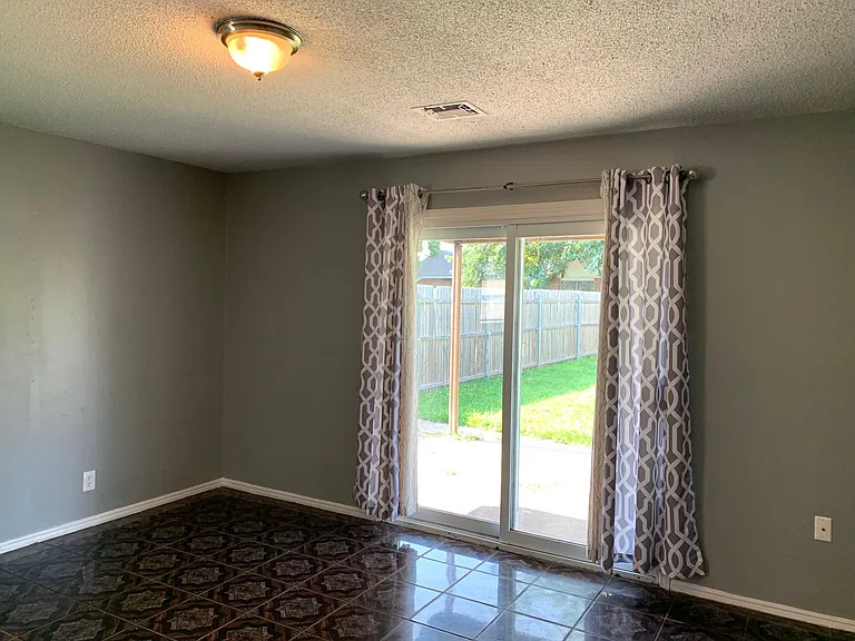 1417 SW 77th Pl — Photo 3