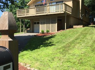 5 Deer Run Dr, High Bridge, NJ 08829