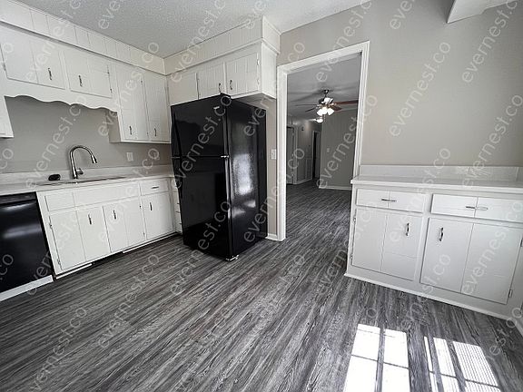 4th image of 579 Waldorf Dr