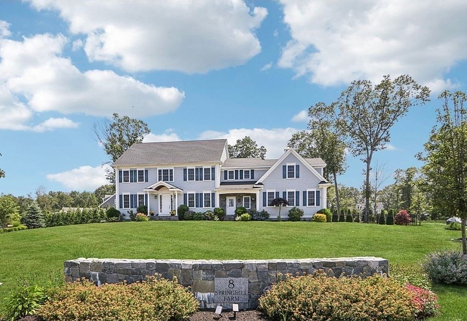 1st image of 8 Spring Hill Farm Rd