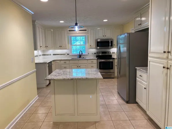 2207 Mellon Ln, Oxford, AL 36203