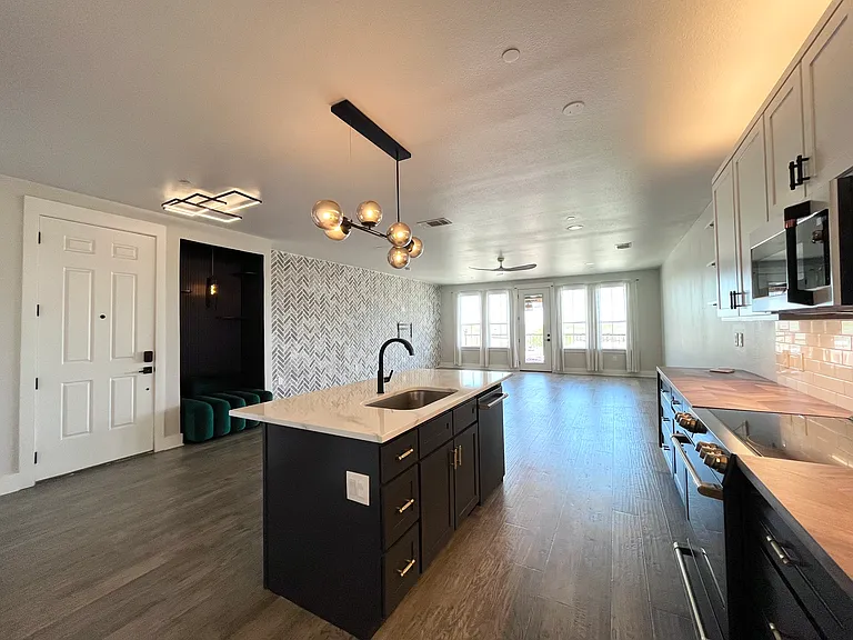 251 S Mill St #320 — Photo 5