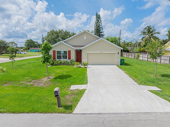 2nd image of 2901 SW Boxwood Circle
