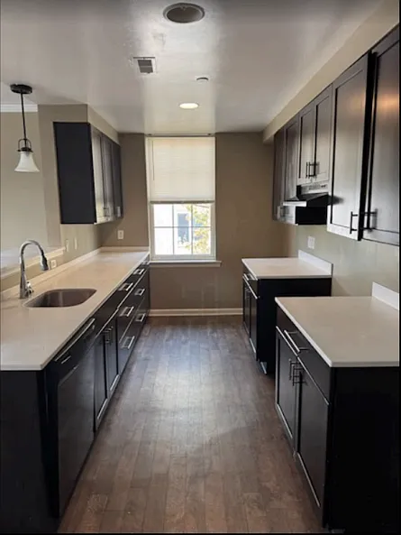 2 bed, 1.5 bath, 682 sqft, $2,027 — Photo 2