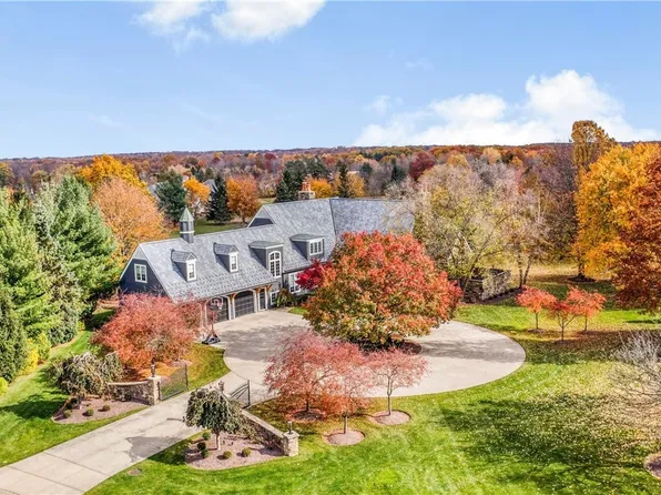 220 Southwick Ln, Aurora, OH 44202