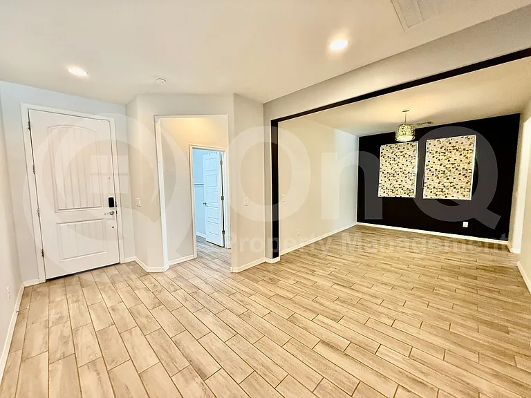 1312 E Gemini Pl — Photo 5