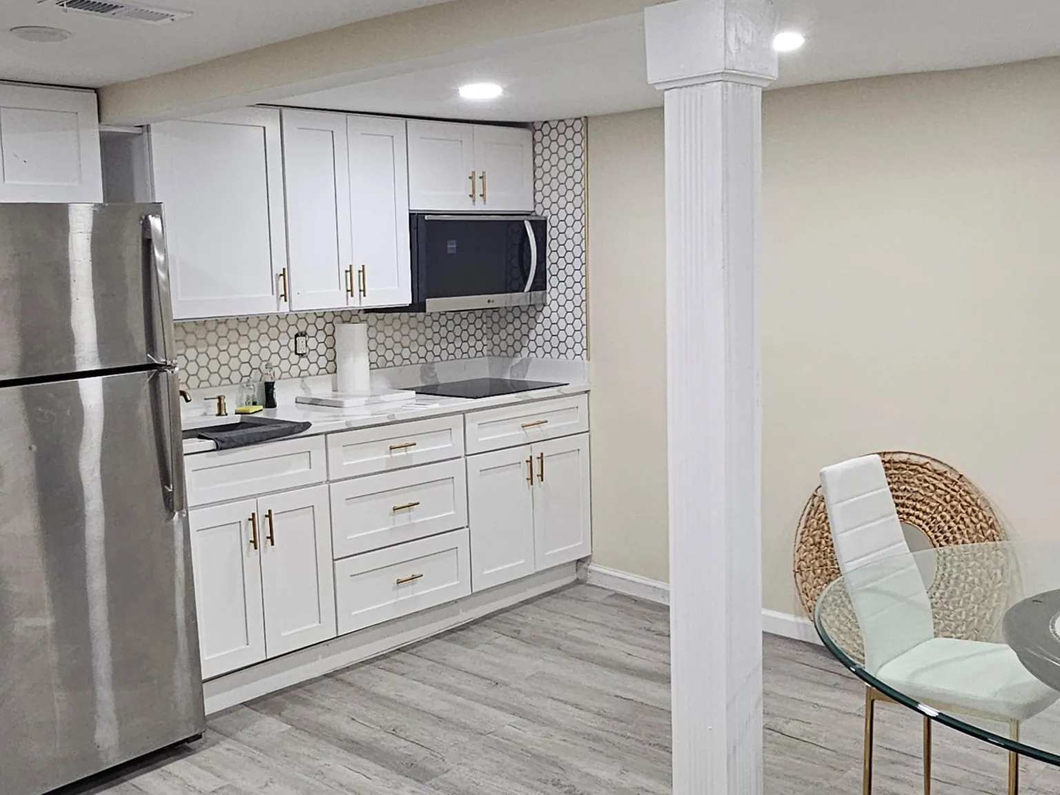 3 bed, 3.0 bath, 7650 sqft, $1,629 — Photo 4