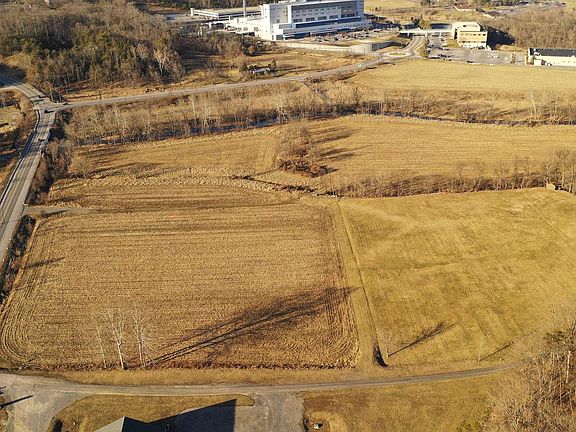 3rd image of 12528 Willowbrook Rd
