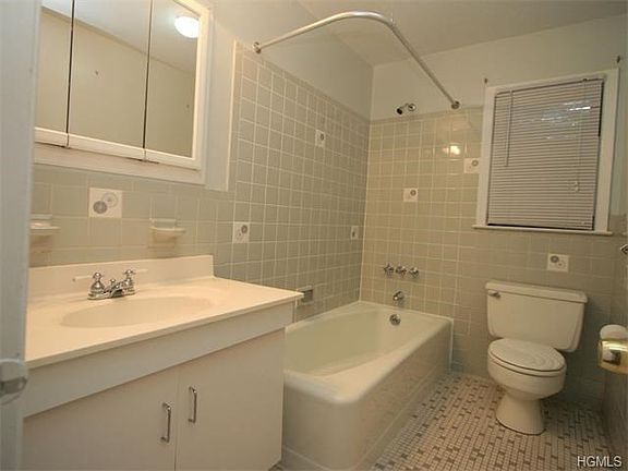 4th image of 109 West St