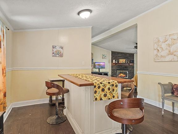 4th image of 2354 Wayne Rd
