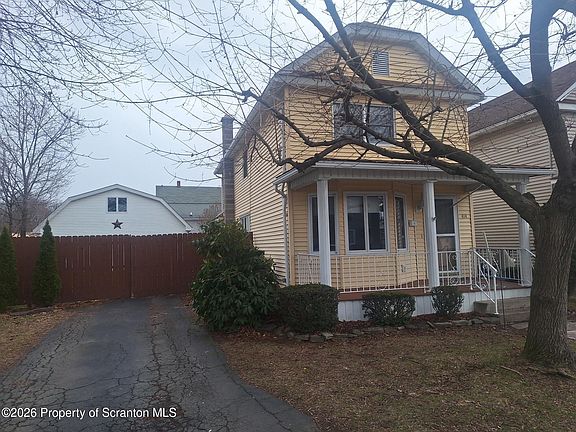 3rd image of 414 Wilson St