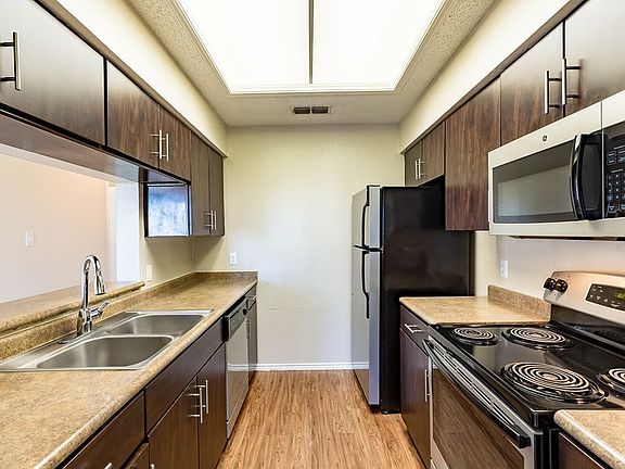 3rd image of 5401 Burnham Dr #612