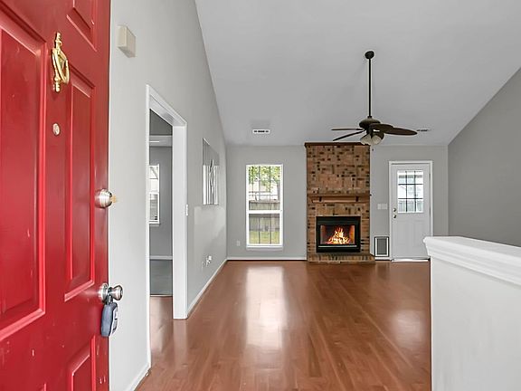 4th image of 117 Saint Awdry St