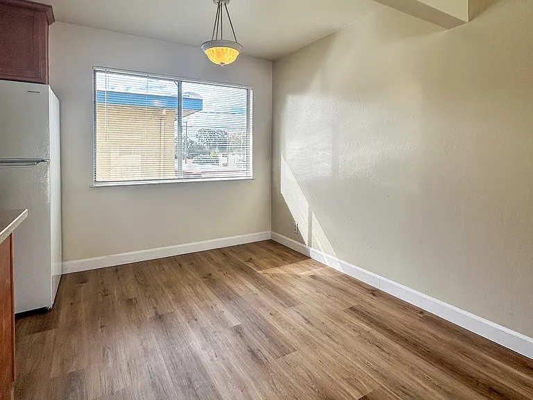 2315 Monroe St — Photo 2