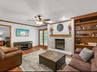 4910 Pleasant St, West Des Moines, IA 50266