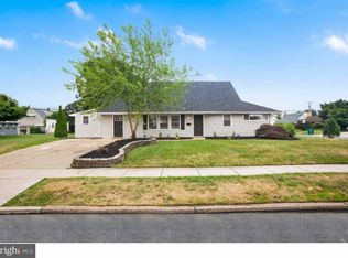 18 Kenwood Dr N, Levittown, PA 19055