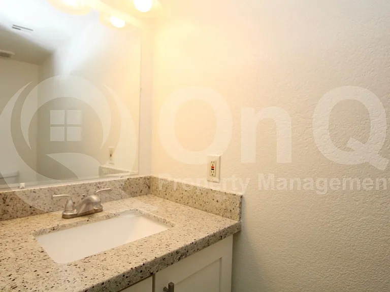 2807 E Paradise Ln #101 — Photo 11