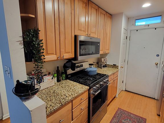 5th image of 681 W Wrightwood Ave APT 3E