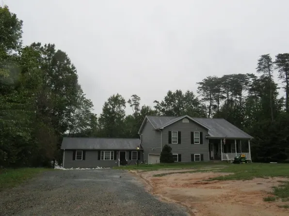 70 Grove Ln, Fredericksburg, VA 22406