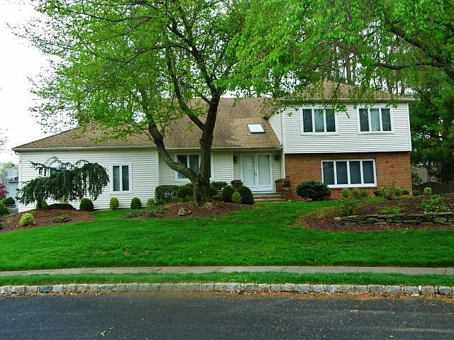 1st image of 10 Horseshoe Ct