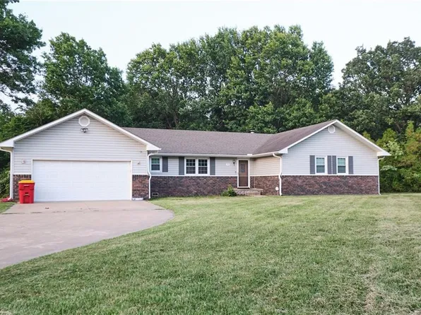 1106 Village Dr, Pittsburg, KS 66762