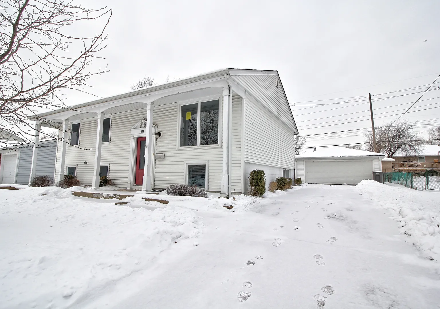 4 bed, 1998 sqft, $2,940 — Photo 2