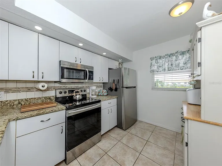 26333 Nadir Rd #105 — Photo 44