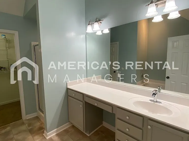 2807 Southwood Ln — Photo 11
