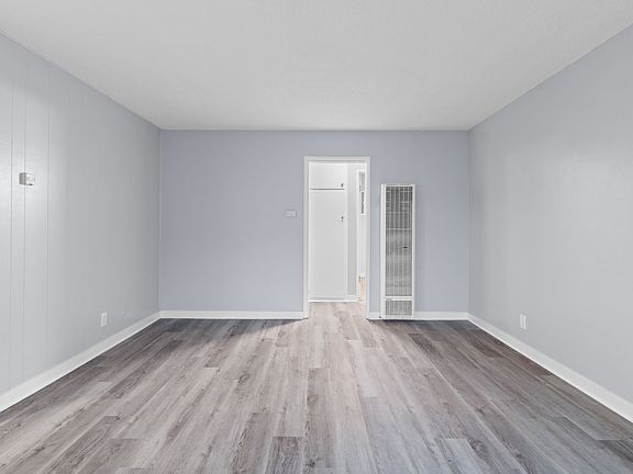 4th image of 1633 Chestnut Ave APT C