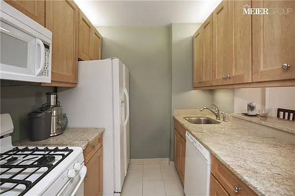 Sold by R New York | media 14