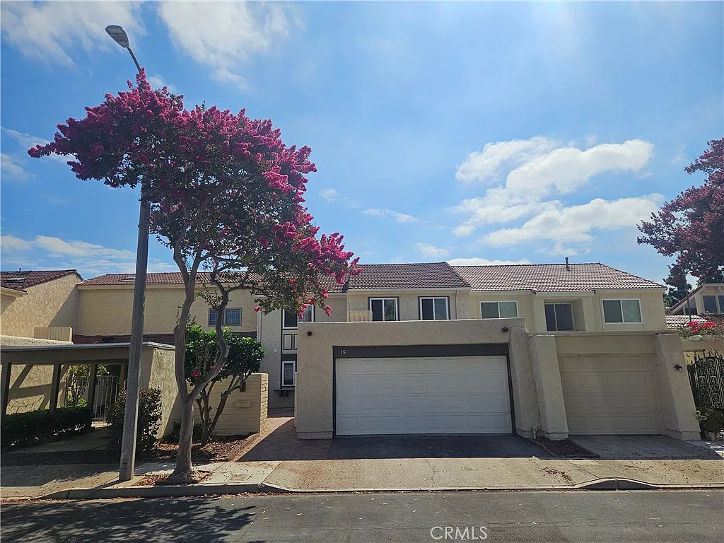3 bed, 2260 sqft, $5,000 — Photo 2