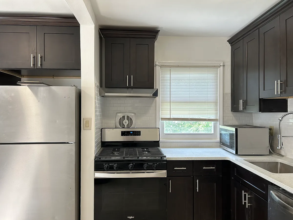 Building Photo - 56 Yale Ave #2