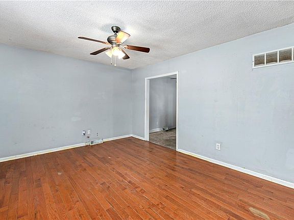 3rd image of 1103 NE Columbus St