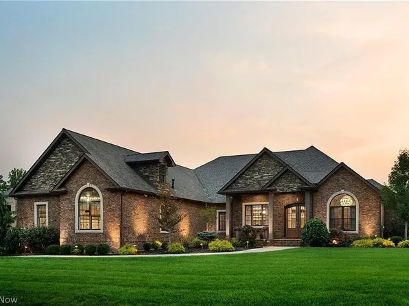7246 Hanbury Close, Canfield, OH 44406